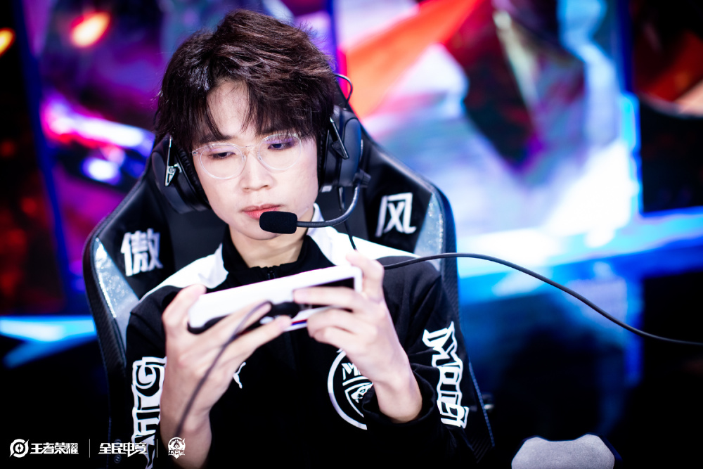 曼市队长本季已失主力位置 米兰租借沃克含买断条款.